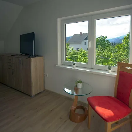 Apartment Marjetka Zirovnica Buitenkant foto